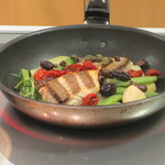 桜鯛フライパン蒸し地中海風