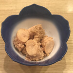 居酒屋勢人 - お通し:魚卵の煮付け(300円)