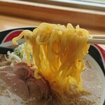 らーめん 西や - 麺アップ