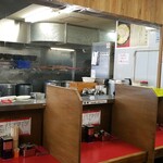 一二三家 - 仕切り板、ビニールカーテンを入れて営業中