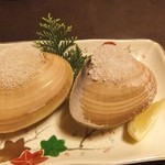 磯料理 辻 - 焼きはまぐり２個（１２００円）