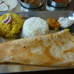 南インド家庭料理 カルナータカー - マサラドーサとライス、ココナッツチャツネなど