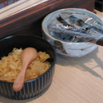 本格手打うどん 大河 - 【2012.05.27】テーブルサービスの天かす＆佃煮