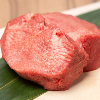 生産者から仕入れる新鮮野菜やA5雌牛をふんだんに