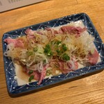 もつ焼き 煮込み 楓 - 炙り上タン刺　¥550