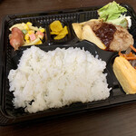 Yakitori Miki - ハンバーグ弁当(¥500)
                        フライドポテト添え。甘めのソースがかかっており、しっかりボリュームがある。