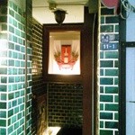 オルナ - お店は地下