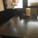 Teuchi Udon Sumita - 入口脇のテーブル席