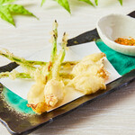 Meko garlic Tempura with Shichifukurai salted chili pepper
