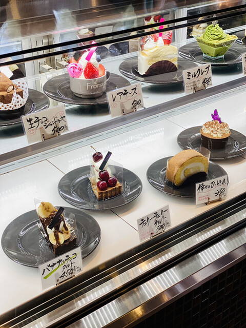 華やかなケーキに目を奪われます ᐢ ᴗ ᐢ By 食いしん坊プリンセス フロマージュ 西飾磨 ケーキ 食べログ