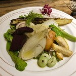 トラットリア ピエトラ ビアンカ - プーリア州のソウルフード、＂プレ ディ ファーヴェ＂ 有機野菜と一緒に