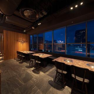 4名ﾃｰﾌﾞﾙ,６名ﾃｰﾌﾞﾙのみのご用意です。
                                          広々とお使いいただけます。