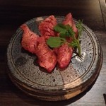 李昇 本館 - 名物牛タン短冊焼