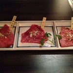 李昇 本館 - 食べ比べ３種盛り（トモサンカク、シンシン、ミスジ）.