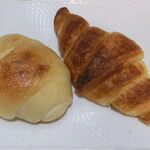 海辺のパン屋 La La Bakery - 天然酵母　百姓庵の塩ロール、クロワッサン