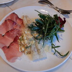 ラ ボッテガ デル オーリオ - ホワイトアスパラ，シュペック（燻製生ハム），玉子とパルメザンチーズで