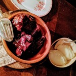 ダム・ジャンヌ - 牛テールの赤ワイン煮込み