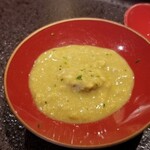 馳走 啐啄一十  - (04)毛蟹(若蟹、雄、北海道噴火湾産)の蟹味噌
      毛蟹は産卵期は晩秋～晩冬、旬は2回
      親蟹が美味しい晩秋～晩冬、若蟹らしい甘さが際立つ春から秋。
      蟹味噌を少し付けて食べるとコクが加わります。