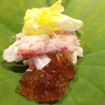 馳走 啐啄一十  - (04)毛蟹(若蟹、雄、北海道噴火湾産)、加賀太胡瓜、金魚草、蟹味噌添え、毛蟹のコンソメジュレ
      毛蟹は産卵期は晩秋～晩冬、旬は2回
      親蟹が美味しい晩秋～晩冬、若蟹らしい甘さが際立つ春から秋