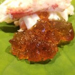 馳走 啐啄一十  - (04)毛蟹の殼を8時間煮詰めたコンソメジュレ
      移転前の流川時代には頻繁に頂けたメニューでしたが、最近はお食事会でしか出てこない幻のメニュー
      濃厚な毛蟹のエキスをたっぷり含んだ至福の一品