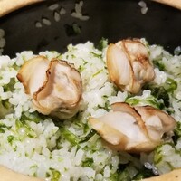馳走 啐啄一十  - (21)蛤(三重県桑名産)&青海苔ご飯
                    青海苔の甘みが拡がる炊き込みご飯は初めて頂くメニューでした。
                    蛤は初夏～夏が産卵期で禁漁期間。
                    旬は産卵前の春～初夏。
                    今が旬の旨みを堪能