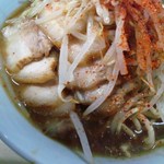 ラーメン生郎 - トウガラシが何より合います。