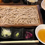 Yamagata Soba To Binchoutan Aburishuka Ebisu Tei - 右がゲソ用の天つゆです