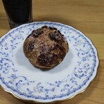 Equal - 小ぶりだが 美味しさがギュッと詰まったシュークリーム。