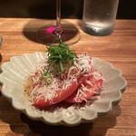 オオクサ - トマトとオニオンピクルスのサラダ