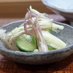 桶家乃隠居 - 茗荷ときゅうりの浅漬け？？