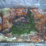 日の出 - 肉玉キャベツ大盛りお好み焼き、蓋をあけますとこんな感じです