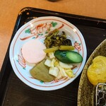Tonkatsu Izumi - 漬け物も自家製と思われる。長芋の漬物がが美味しい。
