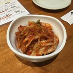 焼肉ホルモン 新井屋 - キムチ