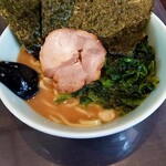 横濱豚骨醤油 ラーメン佐原 - 麺硬め、味濃いめ、脂多め