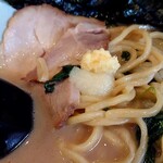 Ramen Sahara - にんにく投入……食べていくと美味しくなるラーメン