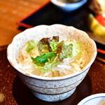 東京 今井屋本店 - 【親子丼『赤辛』@1,200円】サラダ