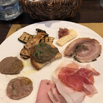 La Trattoriaccia - お任せＢランチコース４４００円。前菜の盛り合わせ。お肉中心の構成です。すべてのレベルが高く、とーっても美味しくいただきました（╹◡╹）（╹◡╹）