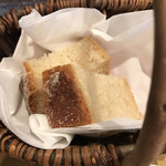 La Trattoriaccia - お任せＢランチコース４４００円。塩味のないパン。前菜やパスタのソースと合わせると、塩味がない良さを感じられます(^｡^)