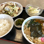 天竺 - 回鍋肉ハーフラーメンセット。950円(税別)