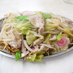 海員閣 - 五目かたやきそば　お皿の業務様のステンレスのお皿　でも美味しいのです