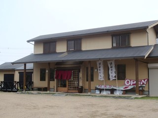 田園茶屋　いとわ - 日本の伝統的住居の町屋をイメージした造りの町屋カフェの糸島店です。 