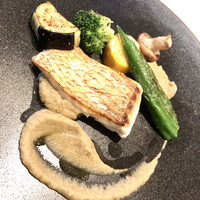 PRIMO - メイン:真鯛のソテー　焼きなすのピュレソース