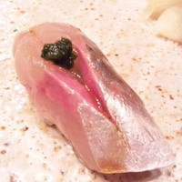 銀座 鮨 かねさか 本店 - 鯵　浅葱生姜のせ