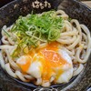 Hanamaru Udon - 温玉の黄身がとろ〜り♡