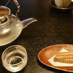 山の茶屋 - 骨せんべい