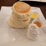 カフェ&パンケーキ グルグル - ハニーバターパンケーキ三枚