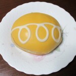 Krispy Kreme Doughnuts - トロピカルマンゴー 238円（税込）。　　　　　2020.06.12