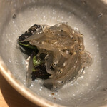 温石 - 炭火で炙った甘長唐辛子と冷たい生シラス