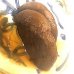 温石 - 椎茸の炭火焼き。金目鯛の脂が乳化した煮切り醤油でいただきます