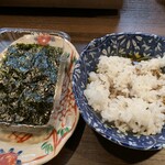 赤坂 らいもん - 卵だれはご飯を装って韓国海苔で